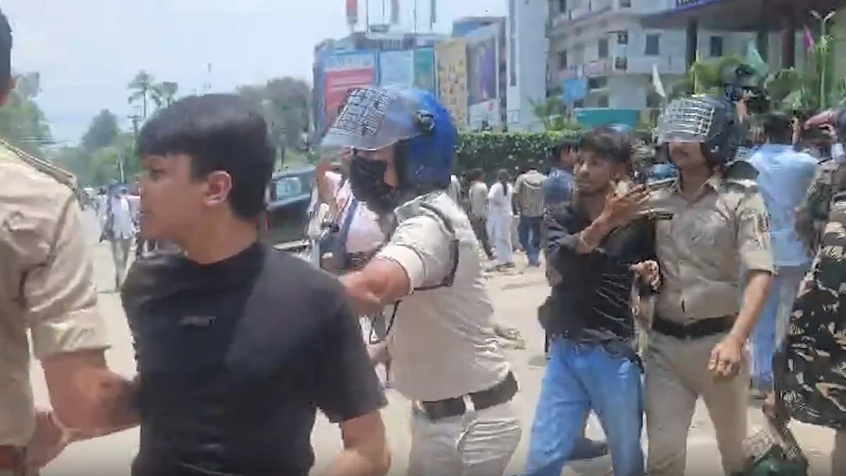 बिहार बंद के दौरान कई जिलों में प्रदर्शन, छपरा में हुआ पथराव तो पटना में लाठीचार्ज, कई घायल